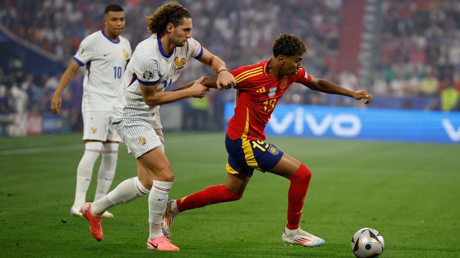 الامارات | لامين يامال يبدأ رحلة الانضمام إلى قائمة عظماء كرة القدم