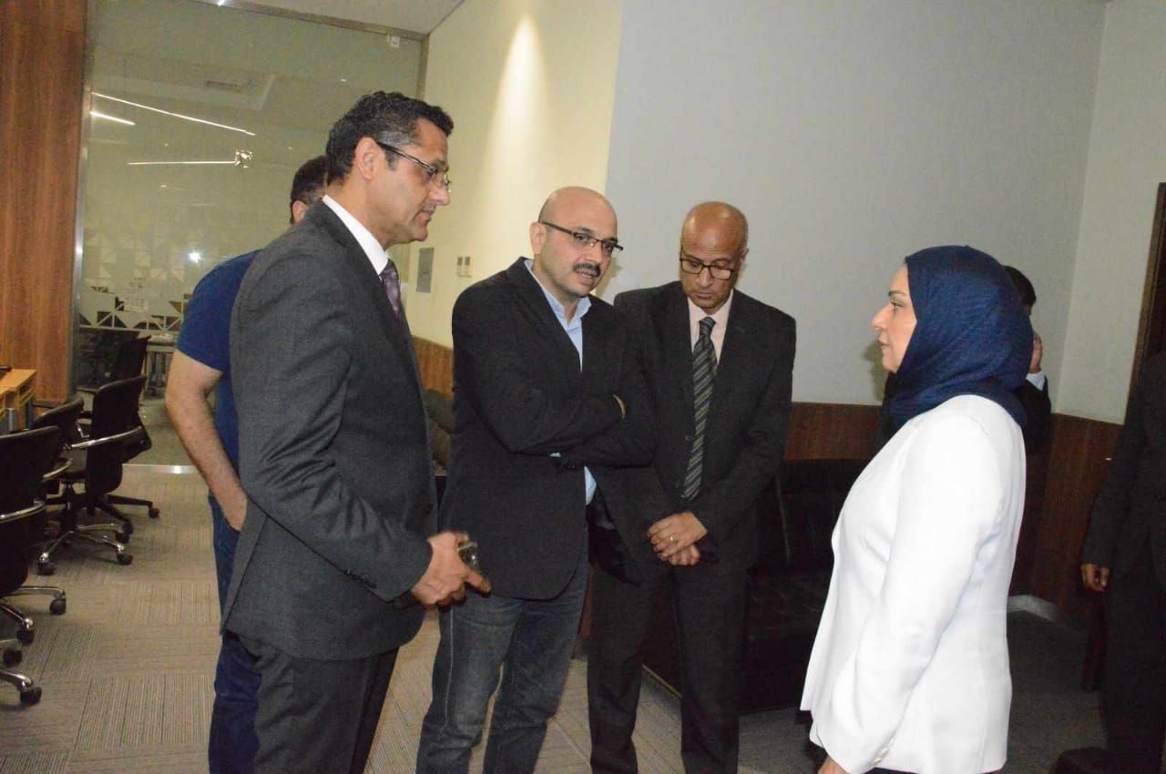 سفيرة البحرين بمصر تتفقد مركز التدريب بنقابة الصحفيين.. صور