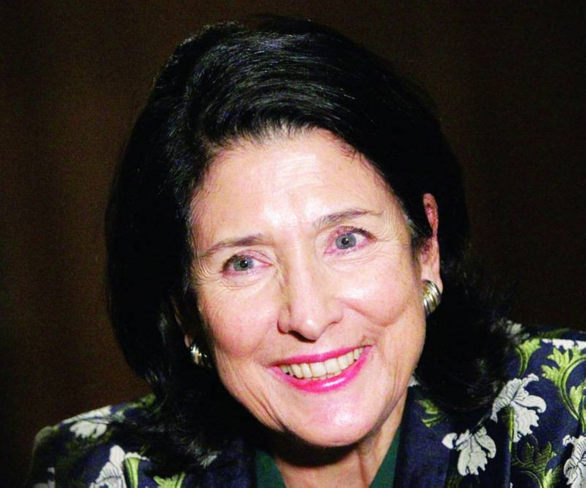 روسيا: سيناريو هوليودي لتغيير السلطة في جورجيا