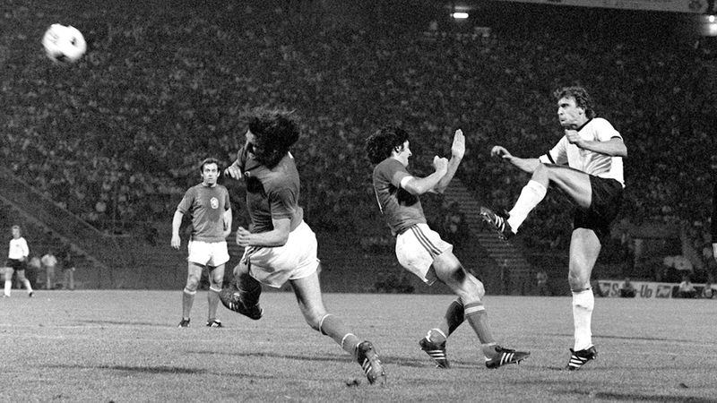 الامارات | مولر «البديل» 1976.. أصغر لاعب يسجل «هاتريك»