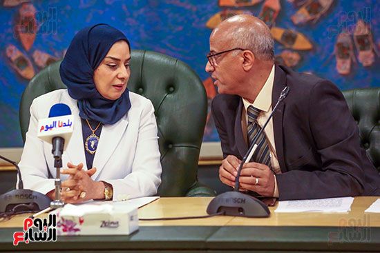 الصحفيين تكرم سفيرة البحرين المندوب الدائم لدى جامعة الدول العربية