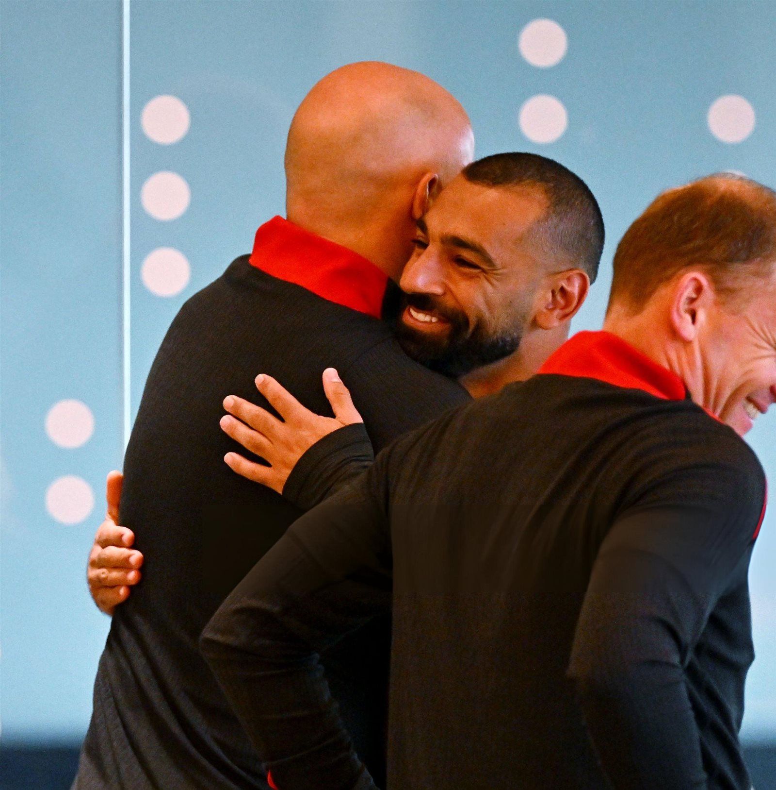 شاهد.. اللقاء الأول بين محمد صلاح ومدرب ليفربول الجديد