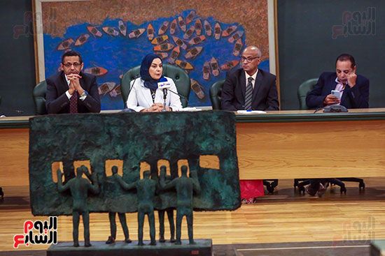 الصحفيين تكرم سفيرة البحرين المندوب الدائم لدى جامعة الدول العربية