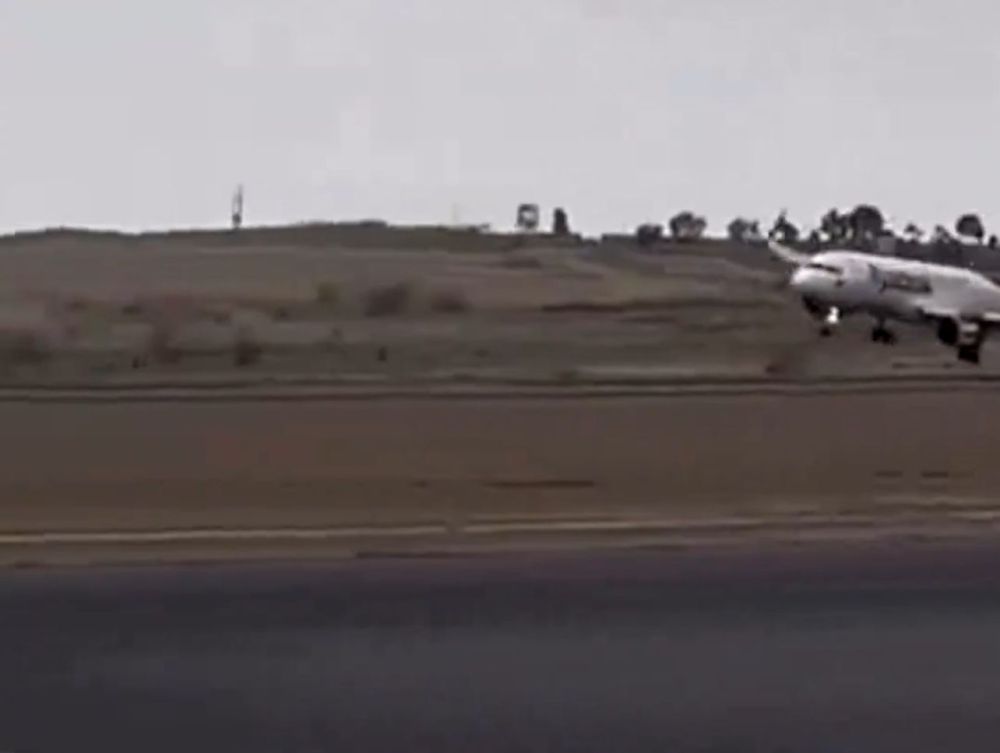 الأرصاد: ظاهرة جوية نادرة تشكل "زوبعة غبارية" في مطار أبها