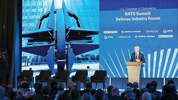 ماكرون: الولايات المتحدة وألمانيا تعارضان انضمام أوكرانيا للناتو