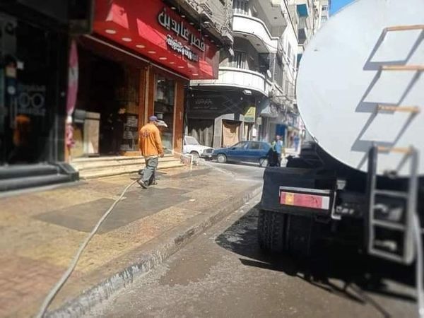 إزالة جميع حواجز السيارات وغسيل الأرصفة .. أهالي الإسكندرية يشيدون بالمحافظ الجديد