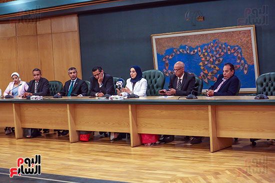 الصحفيين تكرم سفيرة البحرين المندوب الدائم لدى جامعة الدول العربية