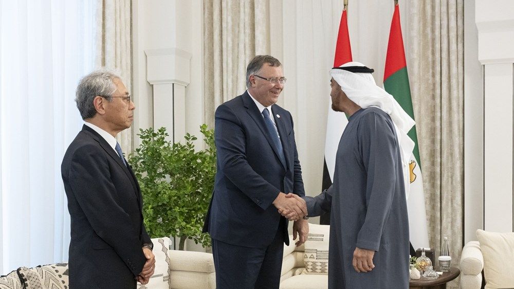 رئيس الدولة يستقبل عدداً من الشركاء والمستثمرين في مشروع «أدنوك» للغاز الطبيعي المسال