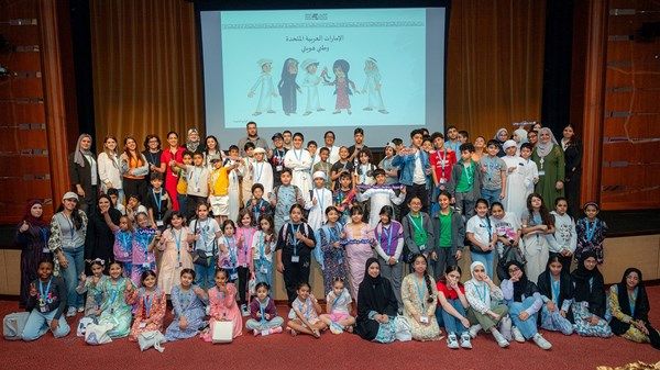 نهيان بن مبارك يوجه بتعزيز قيم الانتماء للوطن والولاء لقيادته لدى الأجيال الجديدة