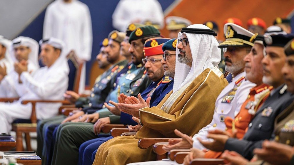 خالد بن محمد بن زايد يشهد حفل تخريج الدورة المشتركة الـ33 لكلية القيادة والأركان المشتركة