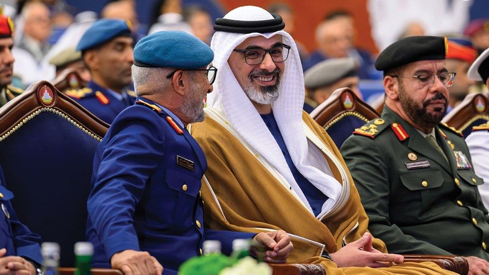 خالد بن محمد بن زايد يشهد حفل تخريج الدورة المشتركة الـ33 لكلية القيادة والأركان المشتركة