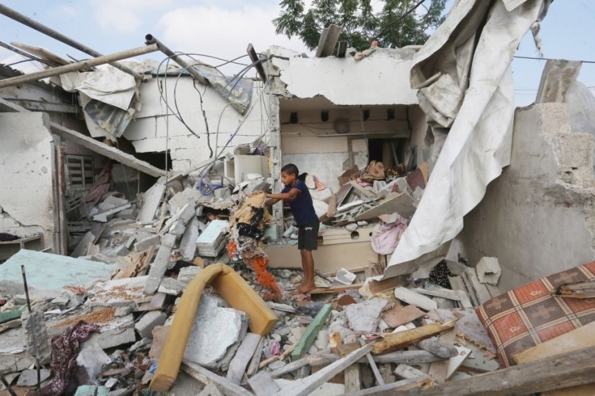 انتشال أكثر من 60 شهيدًا من حي الشجاعية شرق مدينة غزة