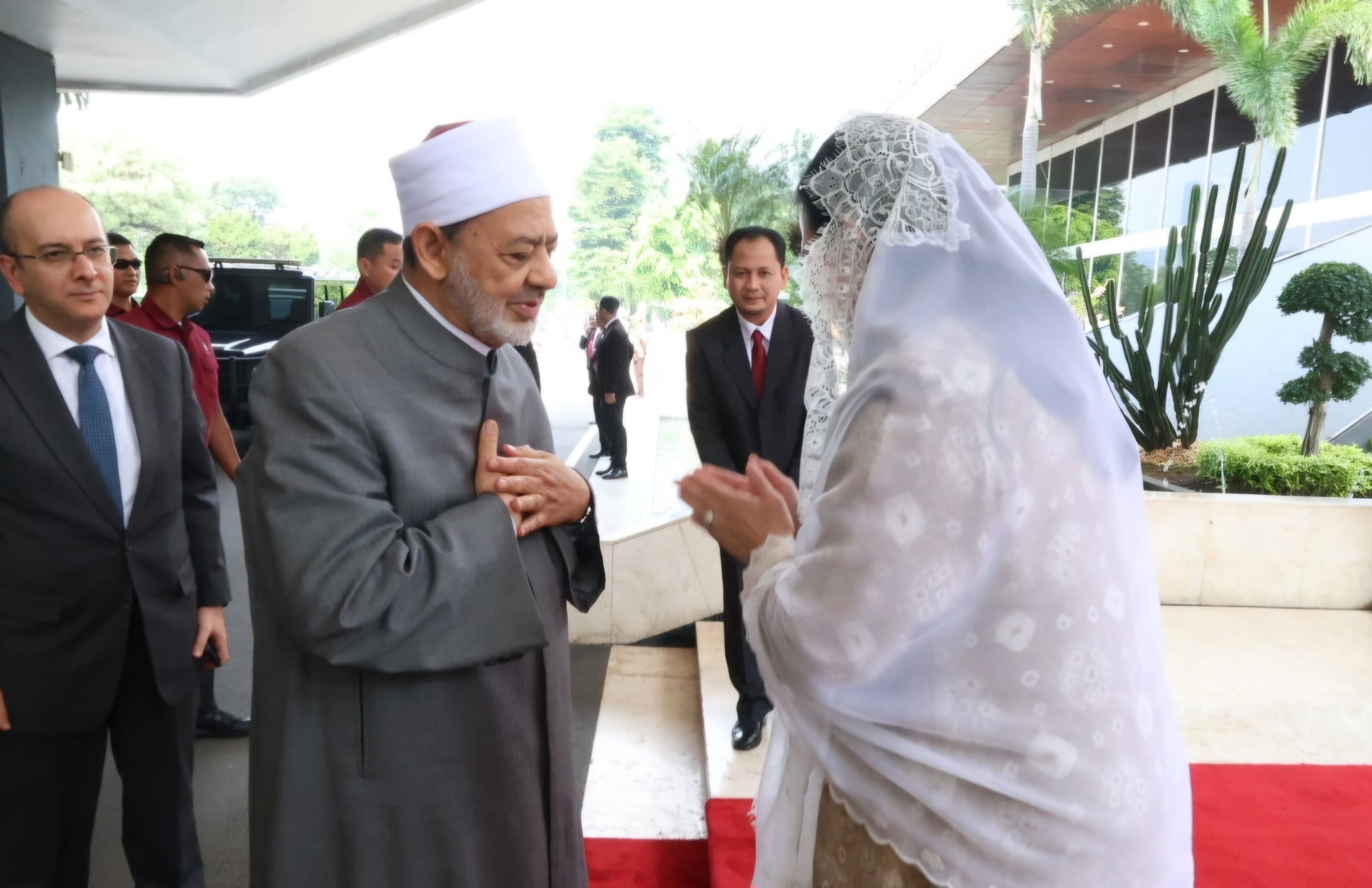 شيخ الأزهر: تهميش المرأة سببه خلط التقاليد المجتمعية بالأحكام الشرعية