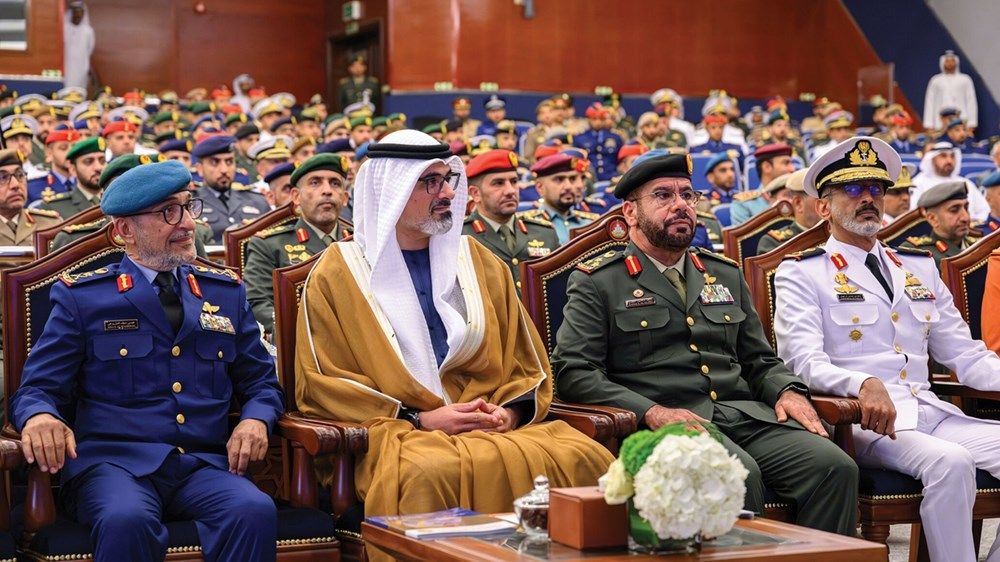 خالد بن محمد بن زايد يشهد حفل تخريج الدورة المشتركة الـ33 لكلية القيادة والأركان المشتركة