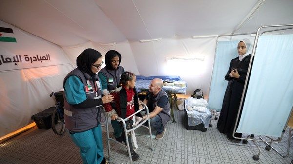 مكتب "فخر الوطن" يشيد بجهود متطوعي أبناء الإمارات لإغاثة أهل غزة