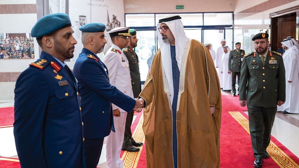 خالد بن محمد بن زايد يشهد حفل تخريج الدورة المشتركة الـ33 لكلية القيادة والأركان المشتركة