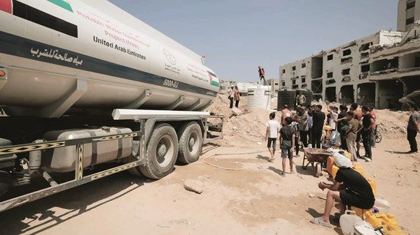 الإمارات توفر مياه الشرب لـ 70 ألف نازح في جنوب غزة