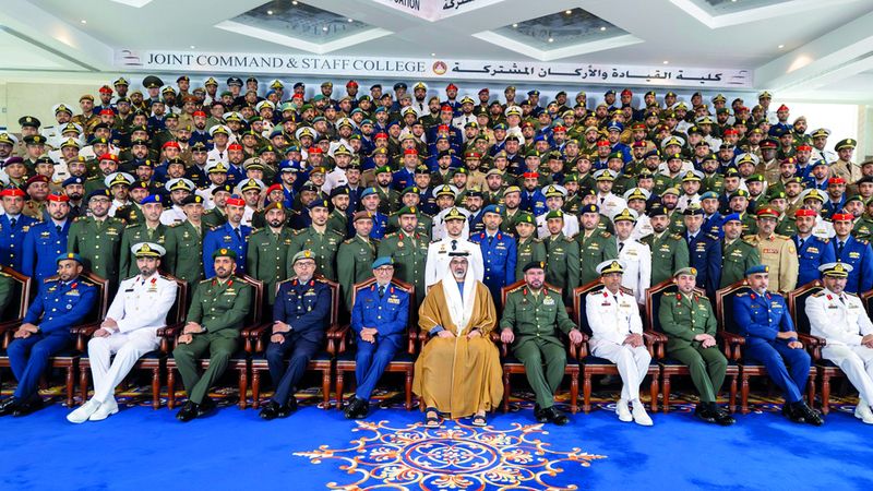 الامارات | خالد بن محمد: القيادة حريصة على تأهيل القيادات الوطنية في مختلف المناصب العسكرية والأمنية