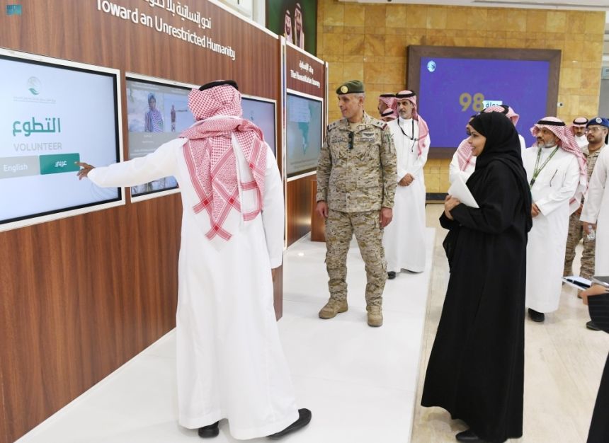 وفد الإخلاء الطبي بـ"الدفاع" يطلع على برامج مركز الملك سلمان