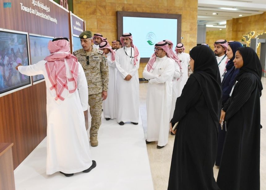 وفد الإخلاء الطبي بـ"الدفاع" يطلع على برامج مركز الملك سلمان