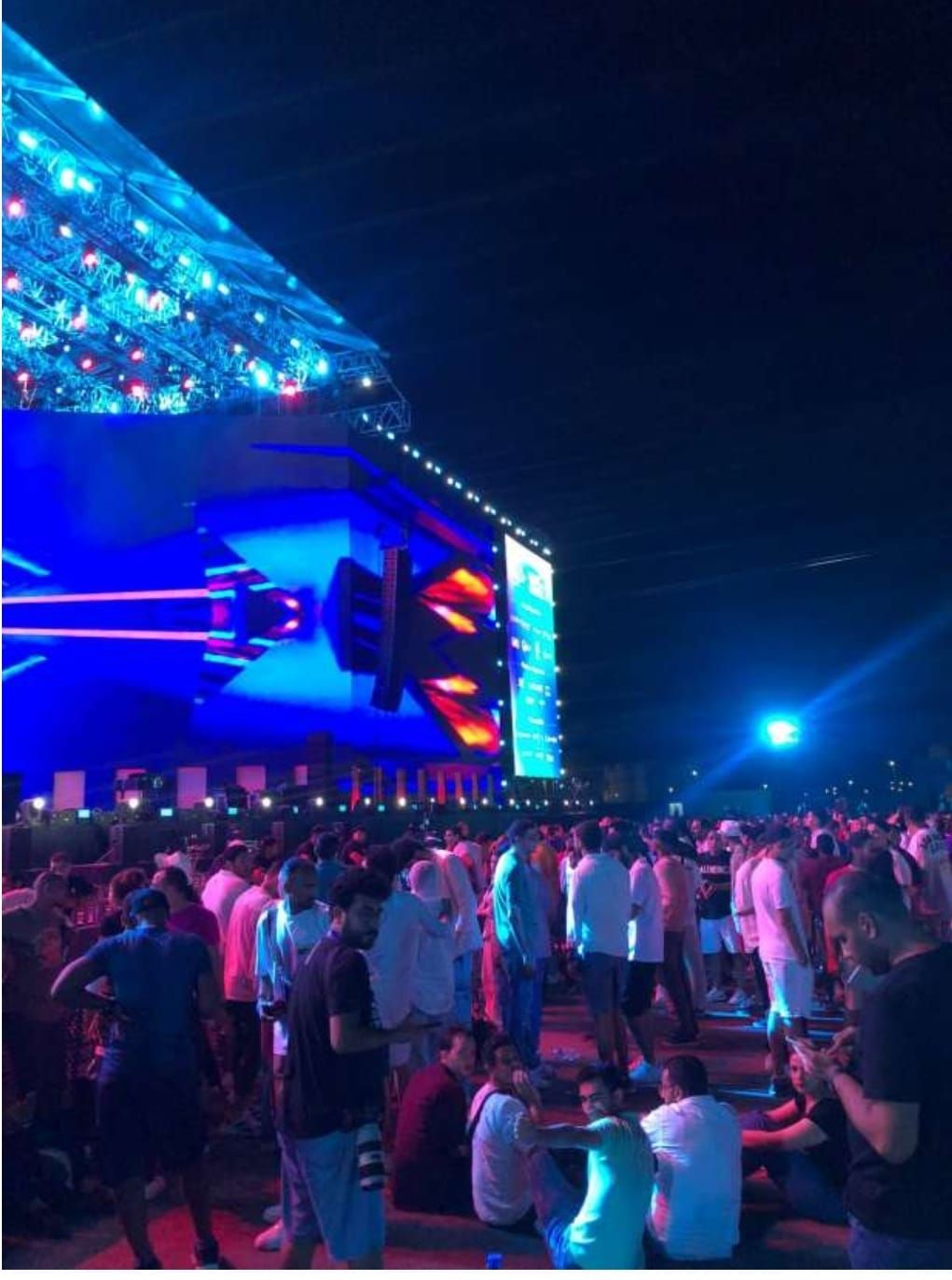توافد جمهور محمد منير على حفله بمهرجان العلمين