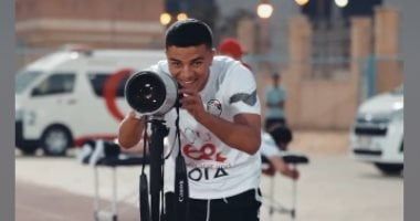 محمد شحاتة يتقمص دور المصور فى مران منتخب الأولمبى فى باريس.. فيديو
