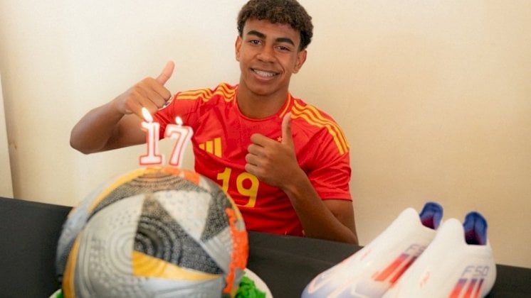 لامين يامال.. الفتى الذي منحه العمير لقب "فاتح اسبانيا"!