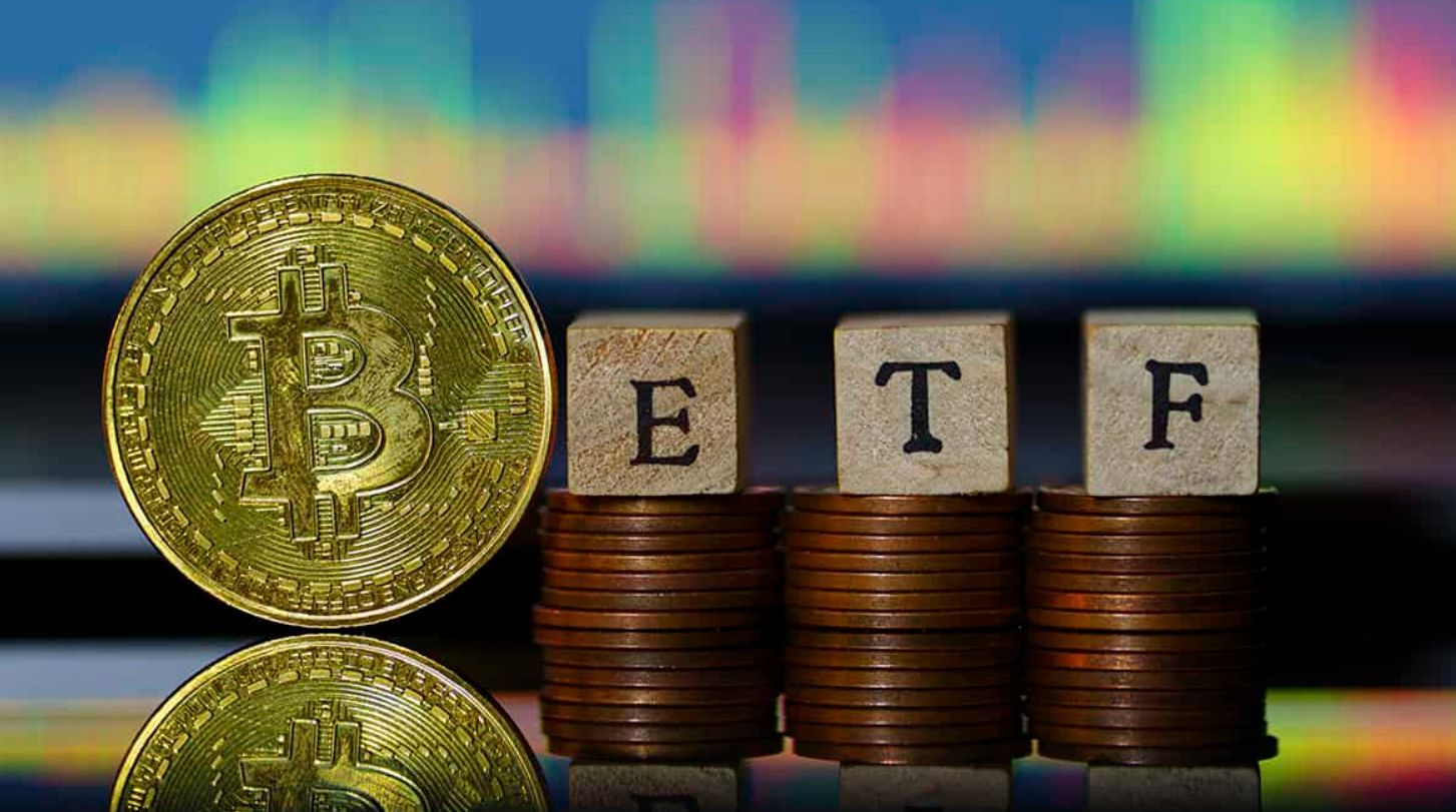هل يمكن أن تنقذ التدفقات الصافية نحو صناديق ETF البيتكوين البالغة 15.5 مليار دولار سعر البيتكوين؟
