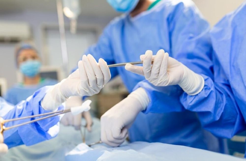 إزالة "مقبض دراجة هوائية" من فخذ طفل تعرض لإصابة ببريدة