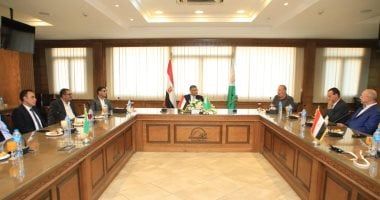 محافظ الجيزة يبحث مع مستثمرى 6 أكتوبر توفير فرص عمل للشباب