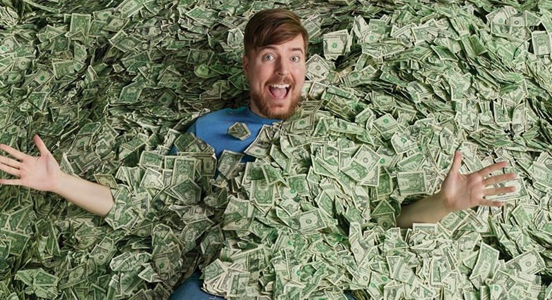 الامارات | أشهر يوتيوبر في العالم .. من 300 إلى 300 مليون متابع ويفكر بالترشح للرئاسة