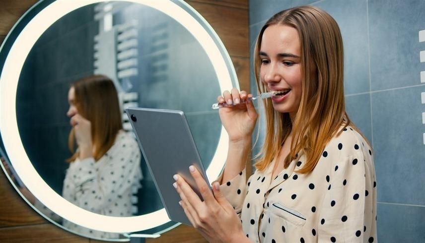 الامارات | طبيبة أسنان تحذّر من 6 ترندات خطيرة على تيك توك