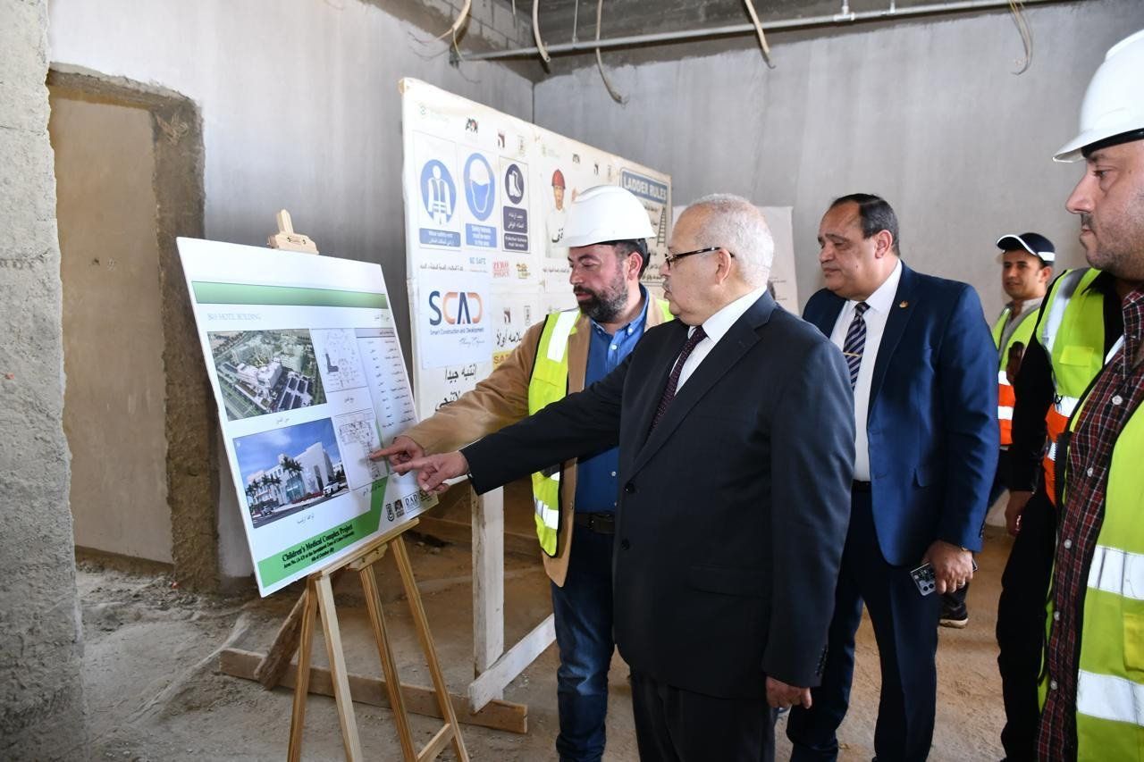 الخشت يتفقد مشروع أكبر مجمع طبى لعلاج الأطفال بمدينة 6 أكتوبر