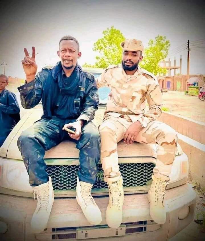 شاهد بالفيديو.. القائد الميداني للدعم السريع “جلحة” يثير سخرية المتابعين: (سندخل شندي أو النيل الأبيض حسب القرعة التي سنرميها والكاكي بتاعنا تابع لي الله مباشرة والملائكة نحنا منها ما بنخاف)