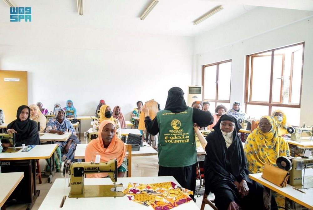 في 100 دولة.. تفاصيل جهود مركز الملك سلمان في رعاية الشباب حول العالم