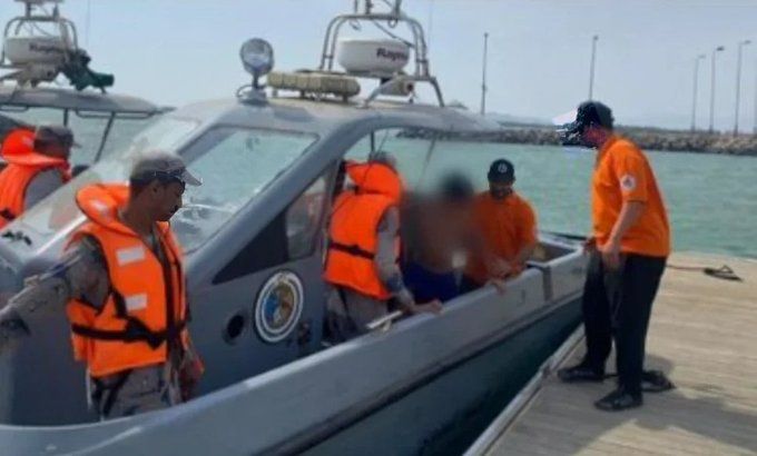 السعودية | إنقاذ مواطنين تعطل قاربهما في عرض البحر