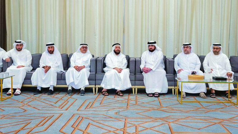 الامارات | أحمد بن محمد يقدم واجب العزاء في وفاة محمد علي سلطان العلماء