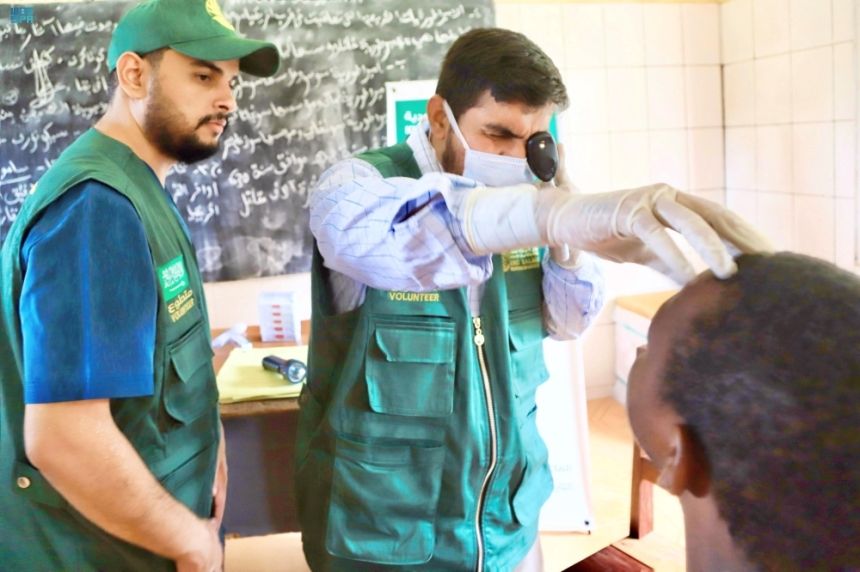 تدشين مشروع نور السعودية التطوعي لمكافحة العمى في غينيا