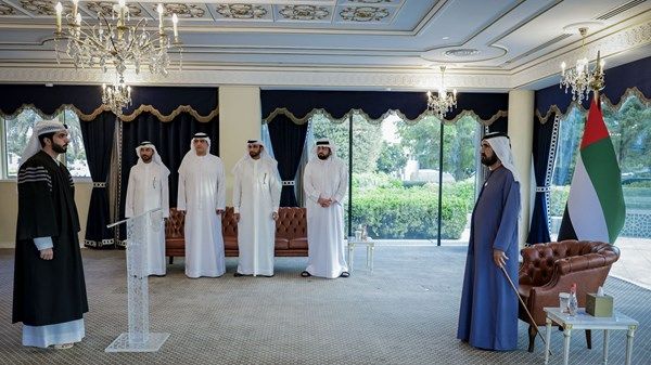 أمام محمد بن راشد.. 20 من أعضاء النيابة العامة الجُدد في دبي يؤدون اليمين القانونية