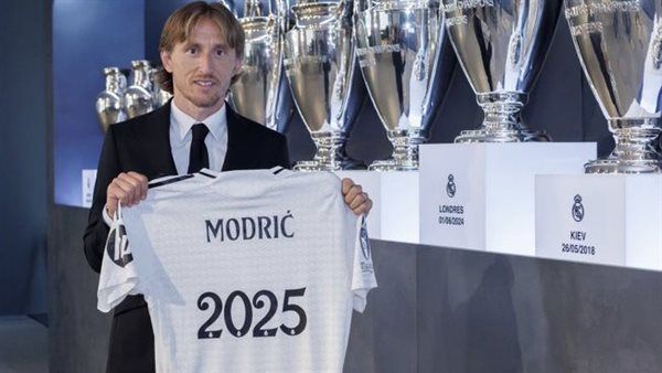 لوكا مودريتش يتحدث عن تمديد عقده مع ريال مدريد