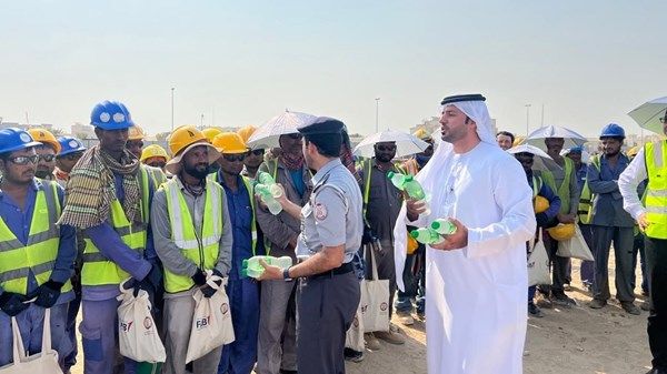 بلدية مدينة أبوظبي تُسعد العمال بفعالية «برّد صيفهم» في مدينة محمد بن زايد
