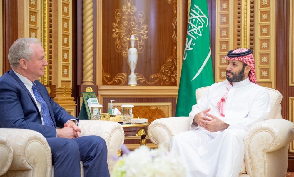 ولي العهد يبحث التعاون مع عضو مجلس الشيوخ الأمريكي