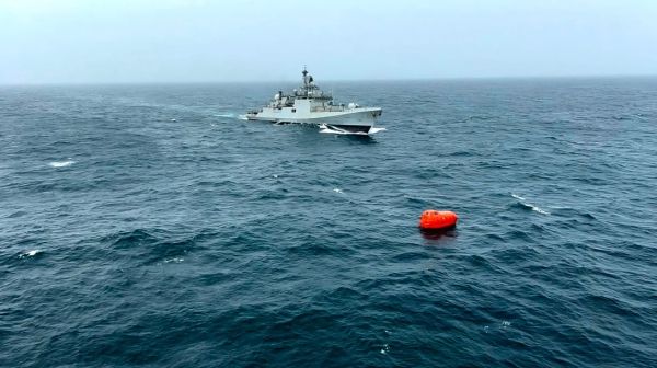 العثور على جثة وانقاذ 9 من أفراد طاقم ناقلة نفط انقلبت قبالة سواحل عُمان