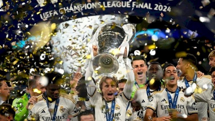 مودريتش يمدد عقده مع الريال حتى صيف 2025