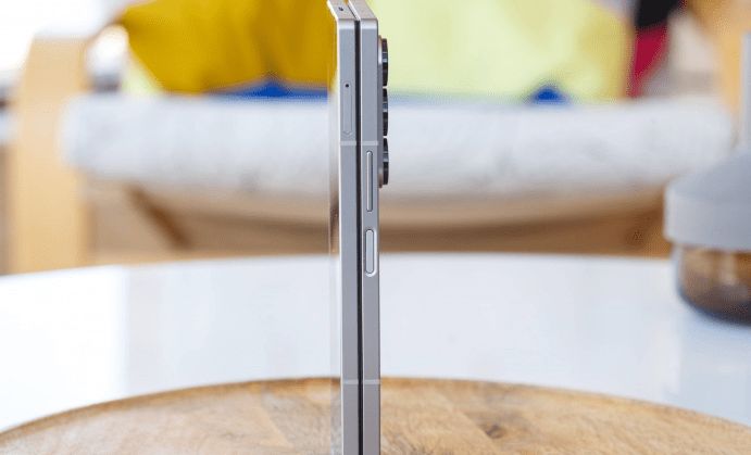 تكنولوجيا: سامسونج تخطط لدعم إصدارها القادم من الهواتف القابلة للطي بتصميم أنحف