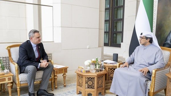 منصور بن زايد يستقبل السفير التركي