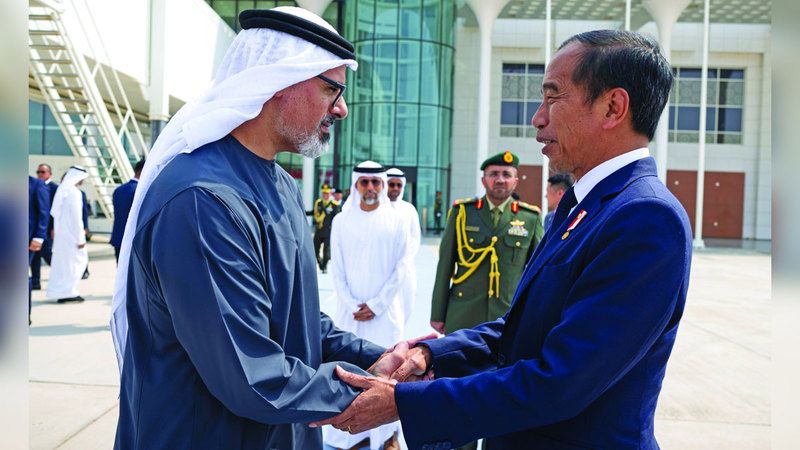 الامارات | ودعه خالد بن محمد.. الرئيس الإندونيسي يختتم زيارته إلى الإمارات