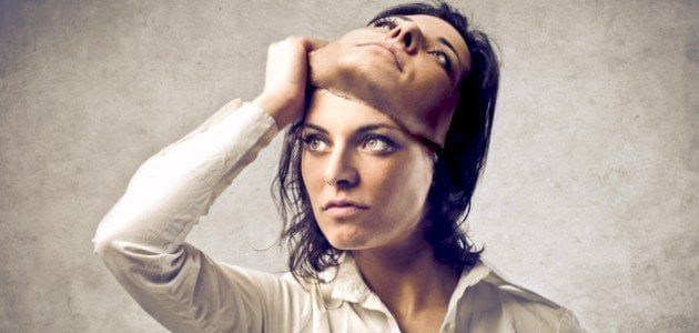الامارات | 5  طرق لاكتشاف زملاء العمل "أصحاب الوجهين"