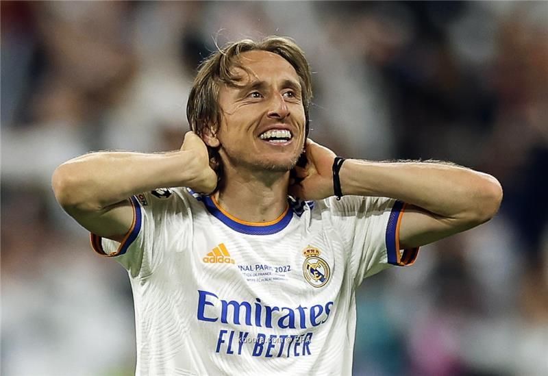 الامارات | حصد أكبر عدد من الألقاب في تاريخ ريال مدريد.. تمديد عقد مودريتش