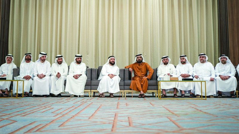 الامارات | محمد بن راشد يقدم واجب العزاء في وفاة محمد علي سلطان العلماء